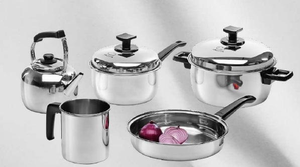 SET MAGENTA 5 PIEZAS (CAC.18, CAC 22, SARTÉN 22, JARRO, PAVA 1,4LTS)